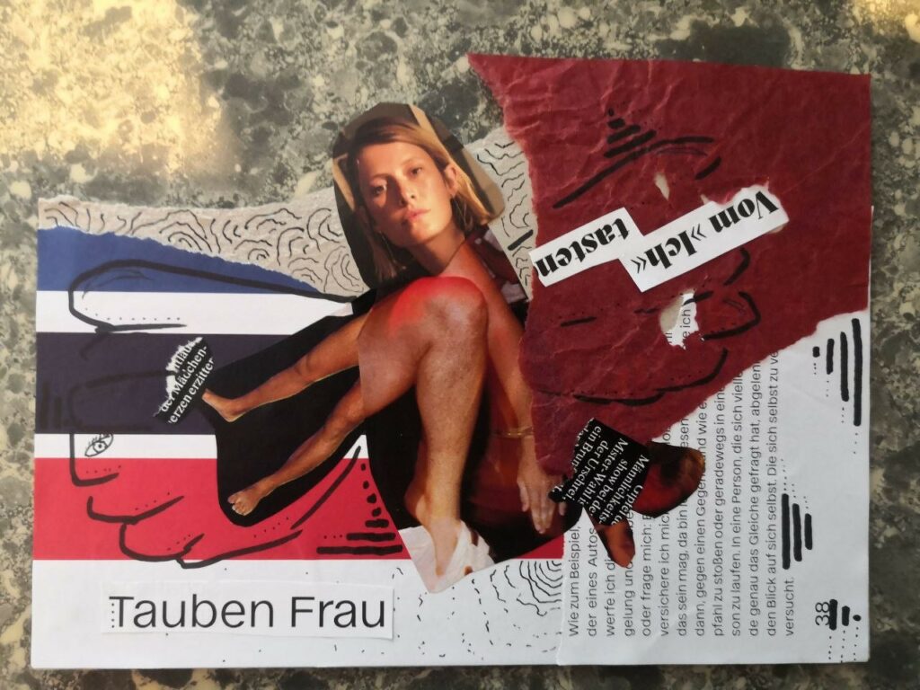 Surreale Collage mit Frauengesicht, drei Beinen, dem Wort "Tauben Frau", Flügeln, und den Worten "Vom "Ich" tasten"